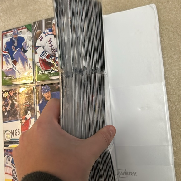 All NHL teams cards in a binder filled with cards, the cards are perfect - Picture 3 of 8